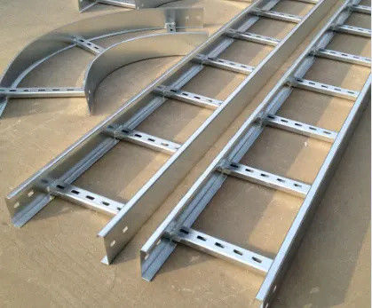 Tangga Tahan Karat Tipe Kabel Pra Galvanis Baki 1-12m Untuk Industri