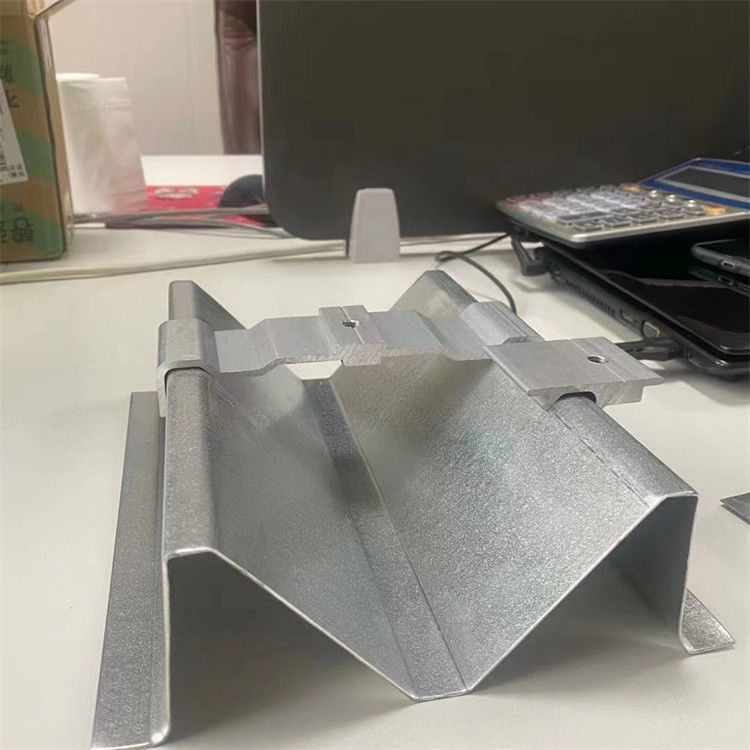 Talang Atap Logam Aluminium 0.2mm-0.5mm Instalasi Mudah Perawatan Rendah
