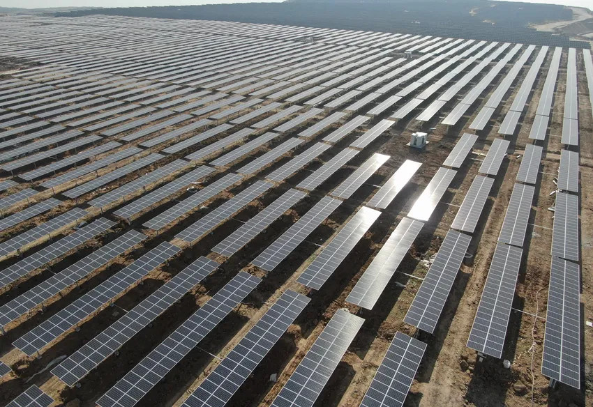 Sistem pelacakan fotovoltaik sumbu tunggal impor dari pabrik Cina + sistem pembersihan panel fotovoltaik sendiri