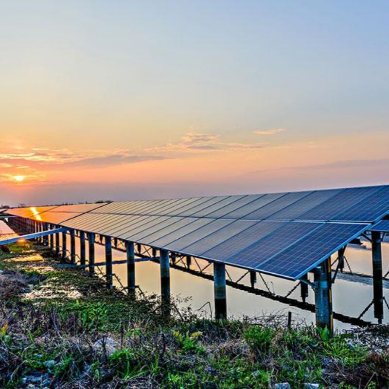 Ground Solar Mounting Brackets yang terbuat dari baja galvanis panas memberikan ketahanan korosi yang kuat untuk jangka panjang di luar ruangan