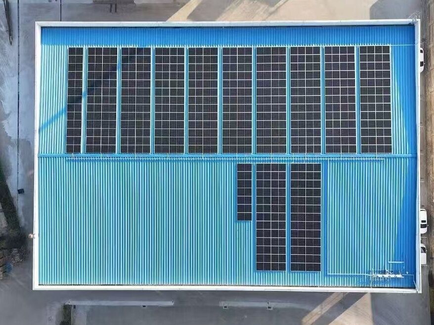 Bracket pemasangan atap panel surya tahan lama untuk atap ubin dengan bahan aluminium anodisasi dan kompatibilitas dengan berbagai panel