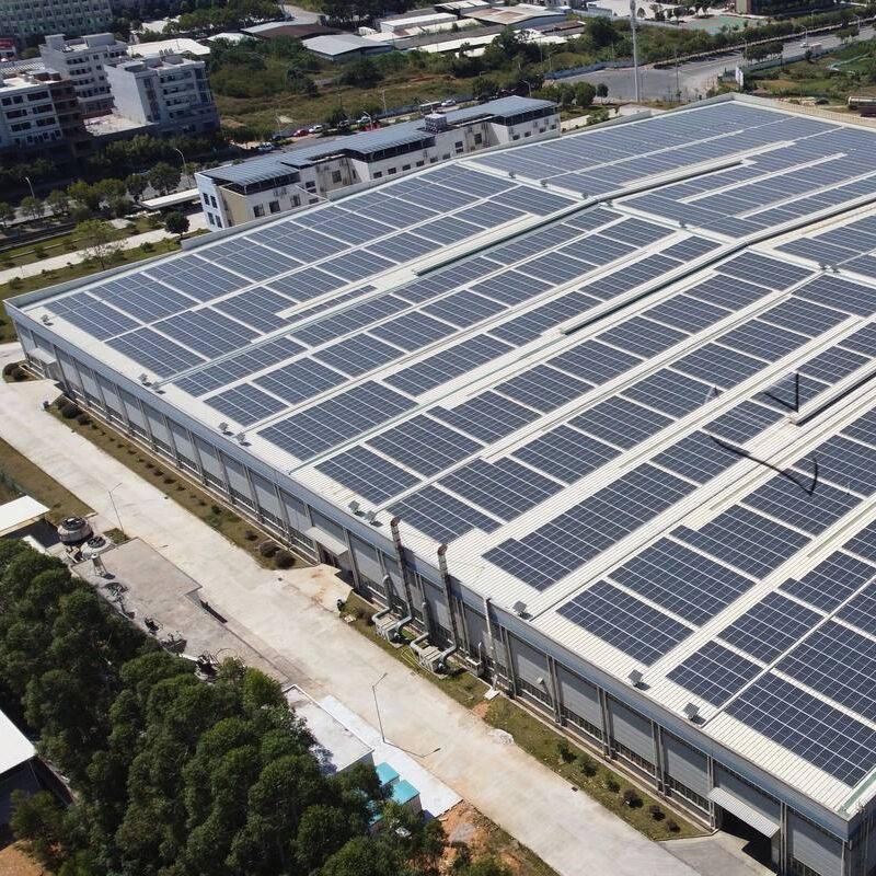 Bracket pemasangan atap panel surya yang dirancang untuk atap logam yang menyediakan solusi pemasangan dan menghemat waktu dan biaya pemasangan