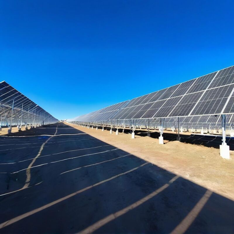 Braket Pemasangan Surya Ground terbuat dari baja galvanis tahan lama dengan desain tiang yang unik memberikan pemasangan modul surya yang stabil.